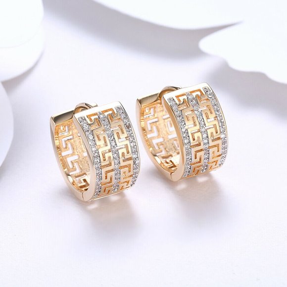 New 18K Gold Plated Huggie Hoop Earrings - Picture 3 of 4